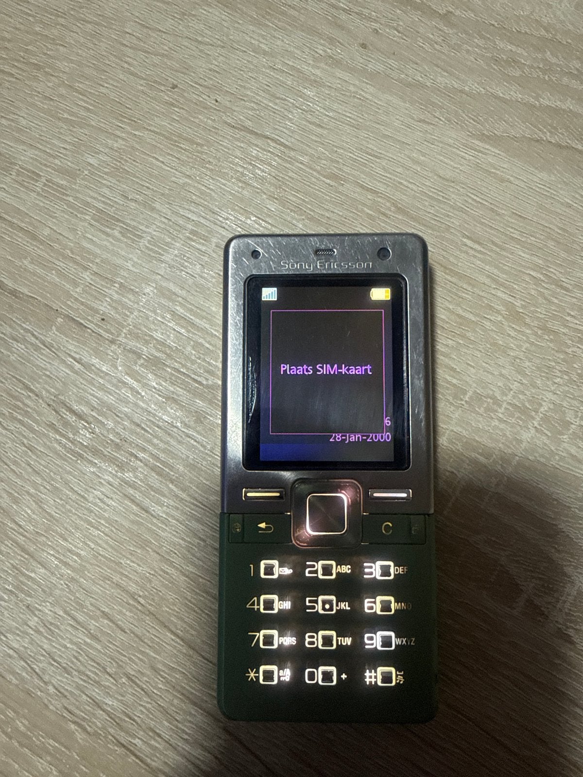 Sony Ericsson Klassieke Telefoon met Oplader, Gebruikt, Overige systemen, Fysiek toetsenbord, Ophalen of Verzenden