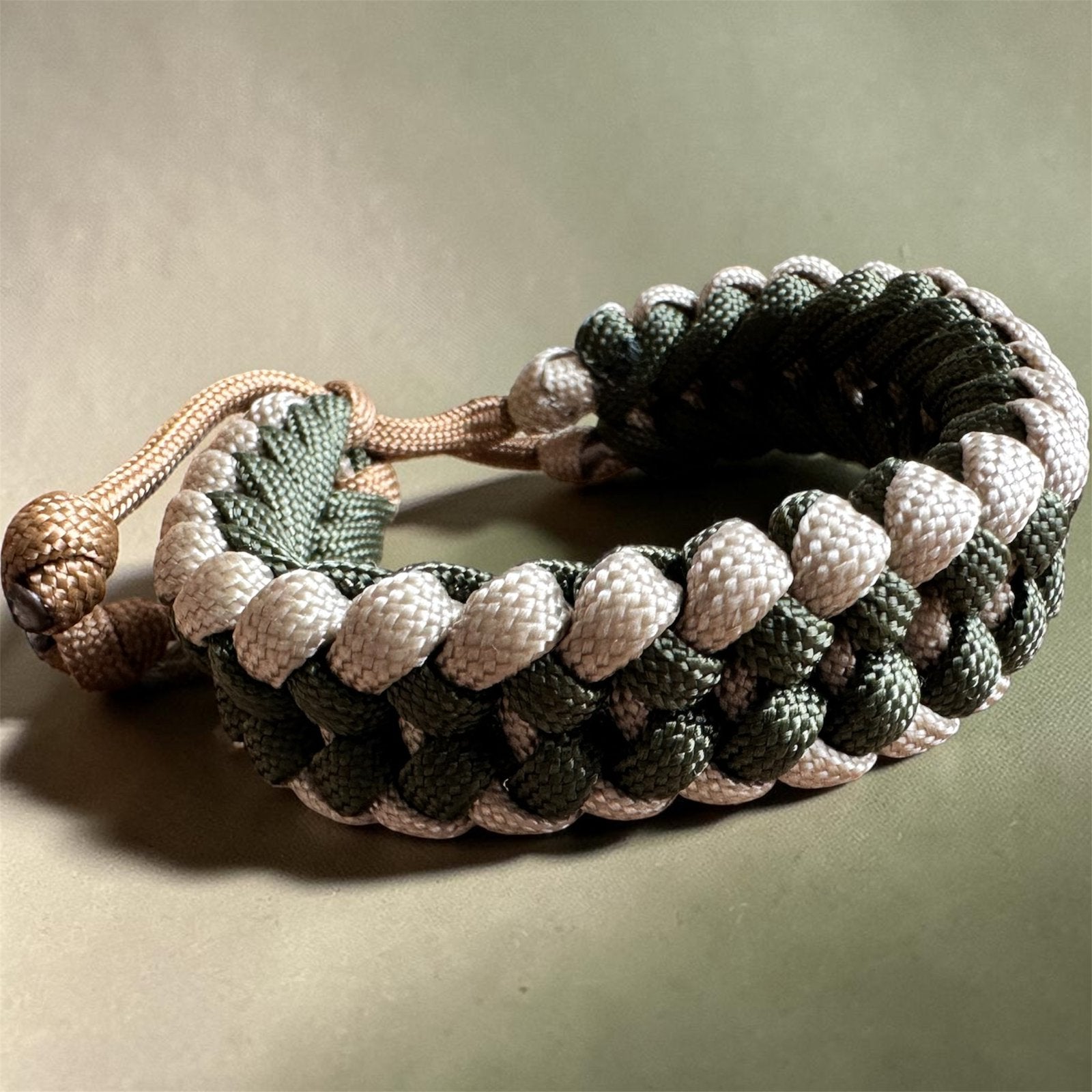 Paracord armband / khaki / surfarmband / beachlife /surflife, Ophalen of Verzenden, Nieuw, Overige materialen