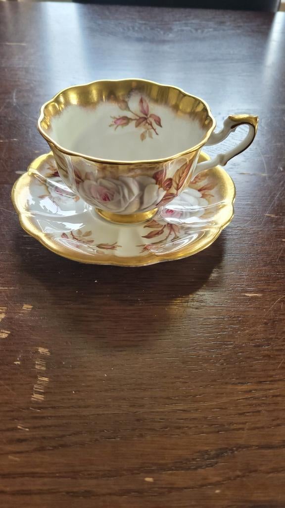 Royal albert gold crest kop en schotel, Ophalen of Verzenden