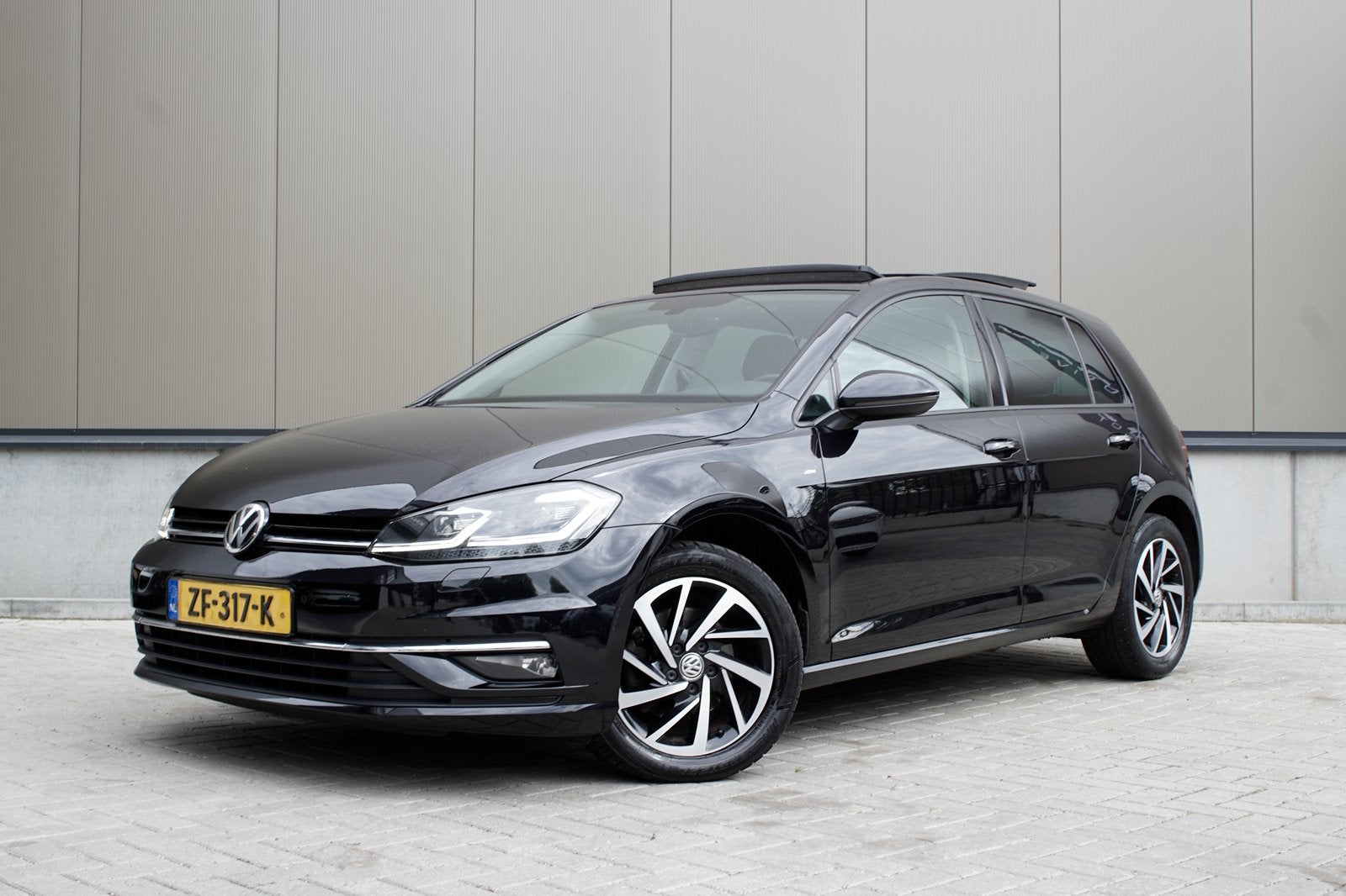 Volkswagen Golf 1.5 TSI DSG | Pano | Acc | Stoelverwarming |, Auto's, Stof, 1498 cc, Zwart, 4 cilinders