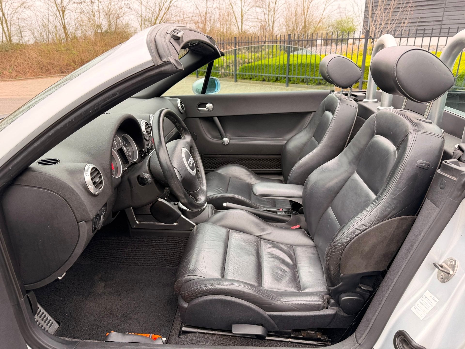 Audi TT Roadster 1.8 5V TURBO 180PK AIRCO/ECC LEER XENON ALL, Auto's, Audi, Voorwielaandrijving, TT, Gebruikt, Zwart