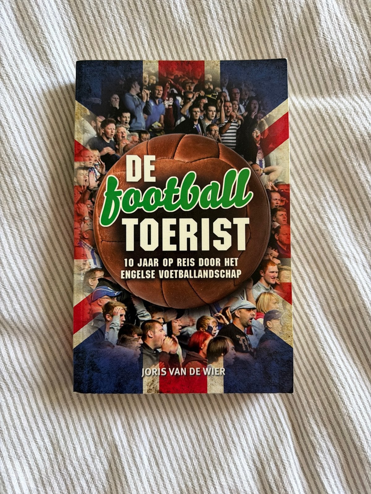 De Football Toerist - Joris van de Wier, Ophalen of Verzenden, Gelezen, Overige sporten