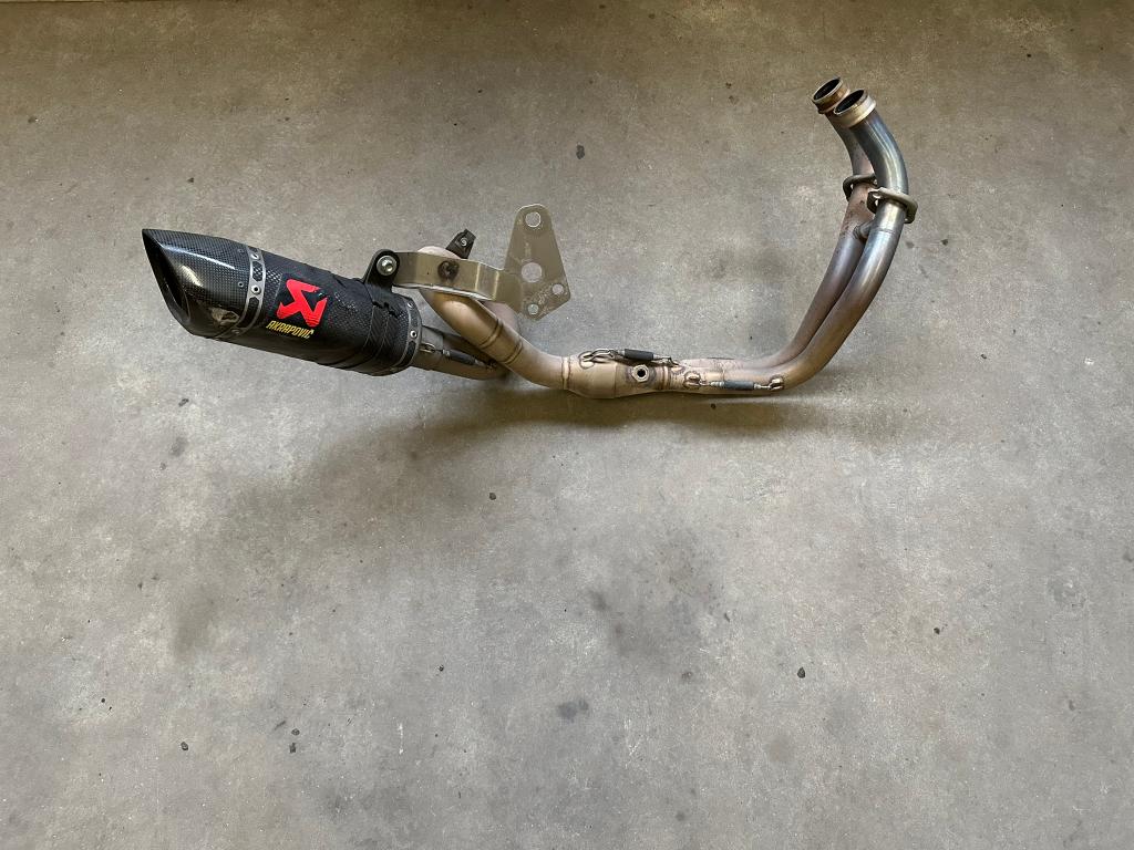 Akrapovic voor Yamaha MT07 (met beschadiging), Motoren, Onderdelen | Yamaha, Ophalen, Gebruikt