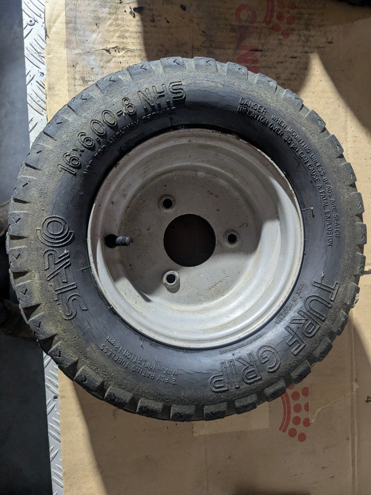 Stiga wielen met 3 boutgaten, te koop gevraagd ( zie foto)., Ophalen, Gebruikt, Elektrische starter, Stiga zitmaaier