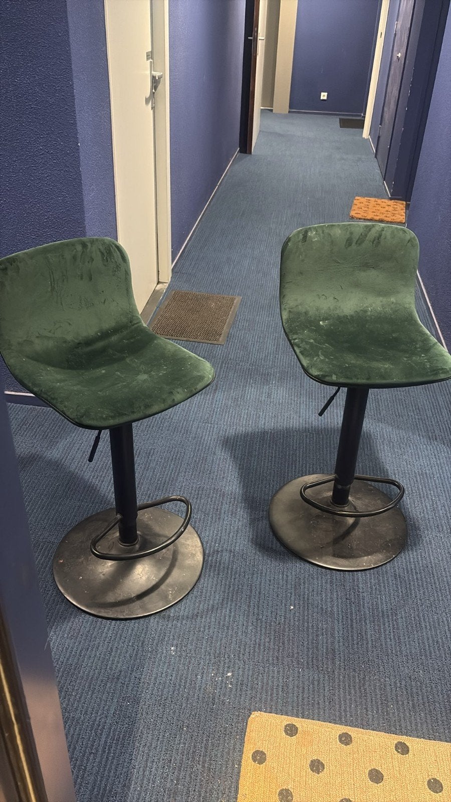 Set van 2 groene stoffen barkrukken, in hoogte verstelbaar, Gebruikt, In hoogte verstelbaar, 60 tot 90 cm, Ophalen of Verzenden