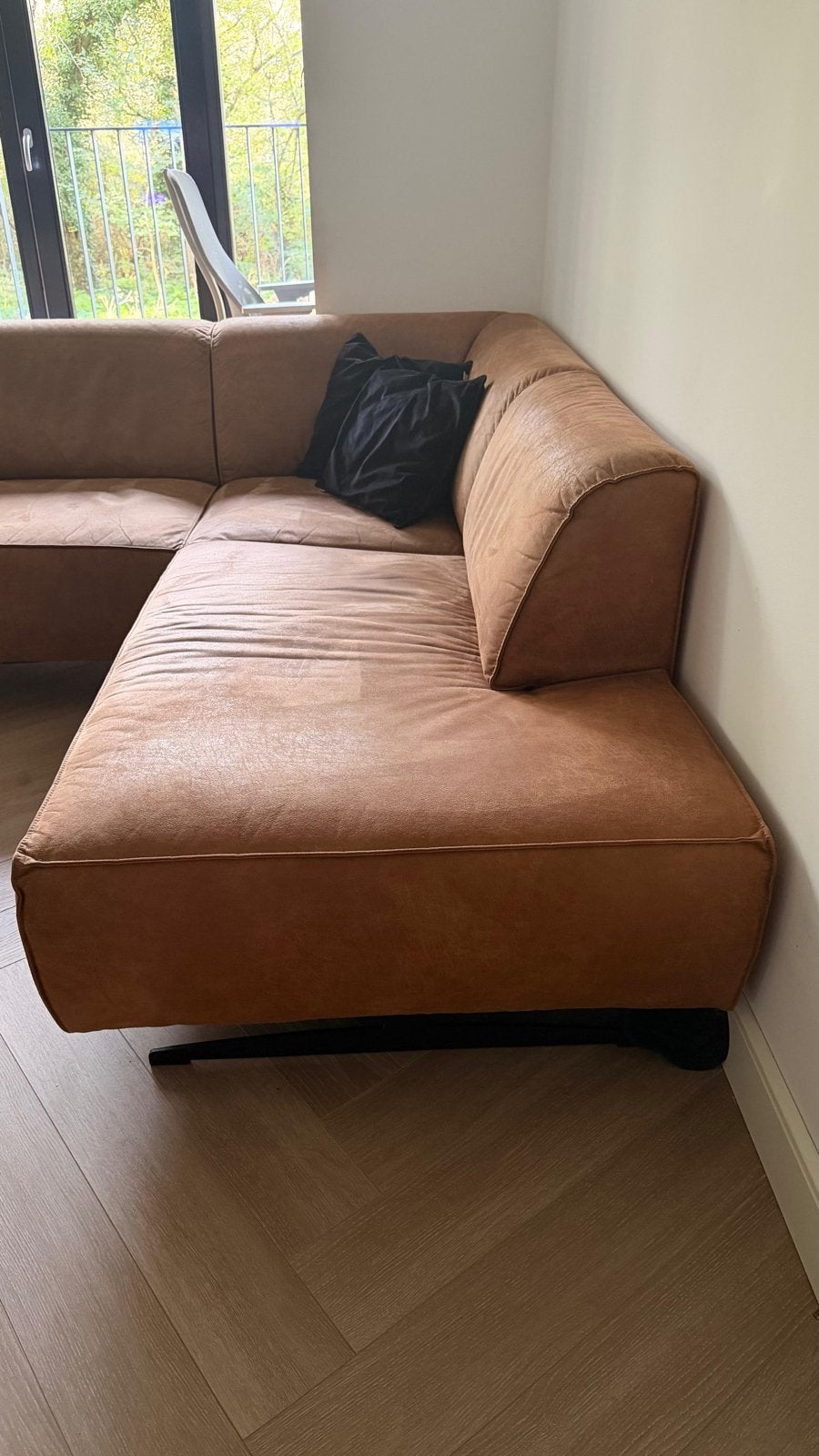 Foto 6 van Echte suède hoekbank 5/6-zits – 1 jaar oud – cognac