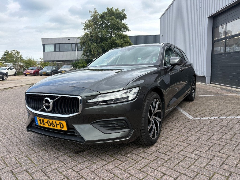 Volvo V60 2.0 D4 Momentum Pro. Adapt. Cruise I Leer I All-in, Auto's, Gebruikt, Euro 6, Diesel, 22 km/l