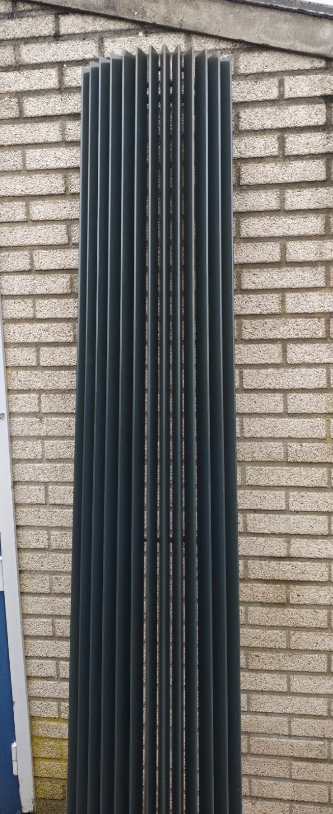 Design radiator verticaal 220 cm, smal halfrond model, Doe-het-zelf en Verbouw, Verwarming en Radiatoren, Ophalen, Gebruikt, Radiator