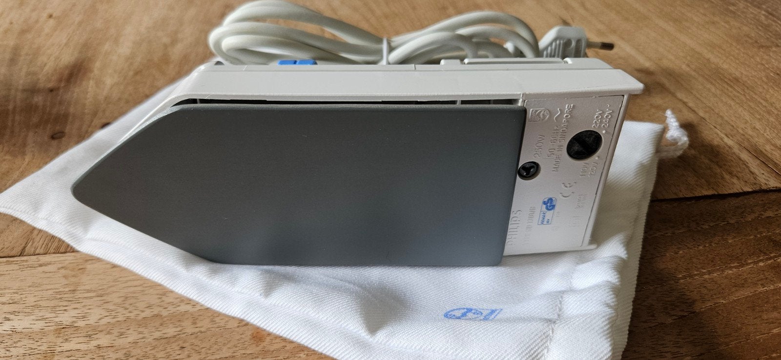 Philips World Stewardess Reisstrijkijzer met etui, Ophalen of Verzenden, Zo goed als nieuw, Strijkijzer met snoer
