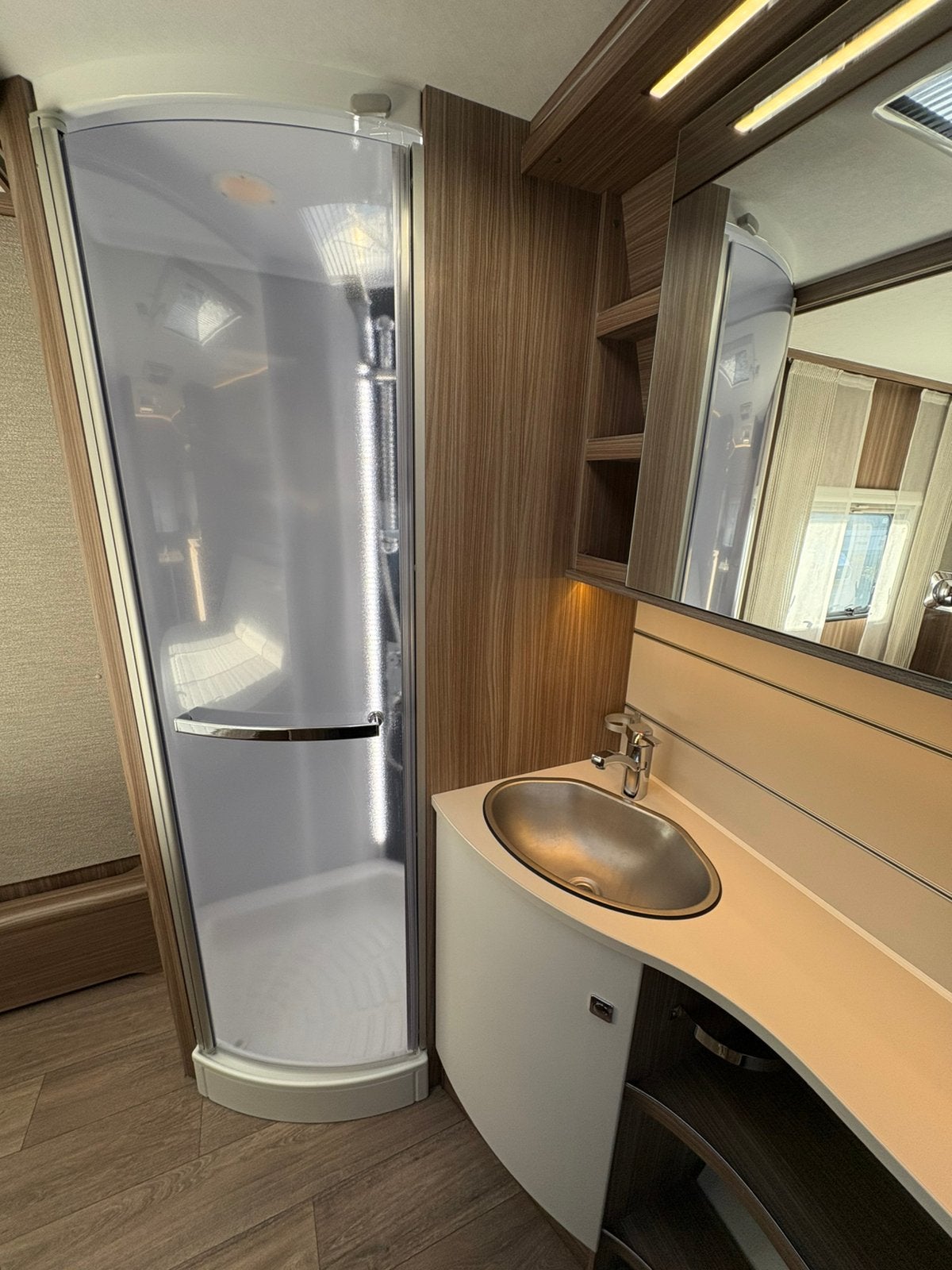 Fendt Tendenza 650 SFDW 2024 - BIEDEN VANAF  €35,000, Caravans en Kamperen, Rondzit, Disselslot, Particulier, 1500 - 2000 kg
