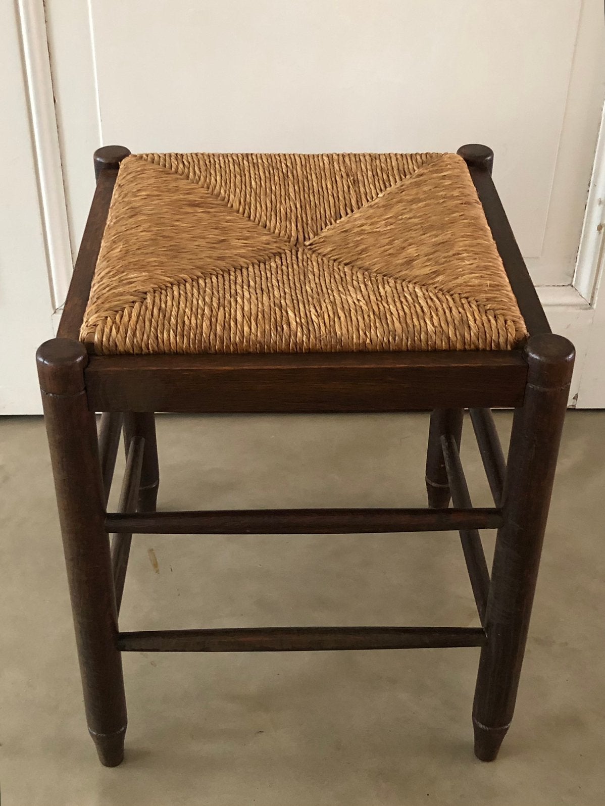 Vintage kruk met rietenzitting, Huis en Inrichting, Krukjes, Ophalen of Verzenden, Zo goed als nieuw, Hout