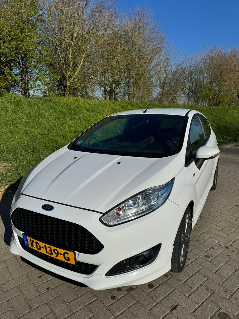 Ford Fiësta 1.0 Ecoboost ST Line 92KW/125PK 3D 2016 Wit, Auto's, Ford, Voorwielaandrijving, 40 €/maand, Origineel Nederlands, Handgeschakeld