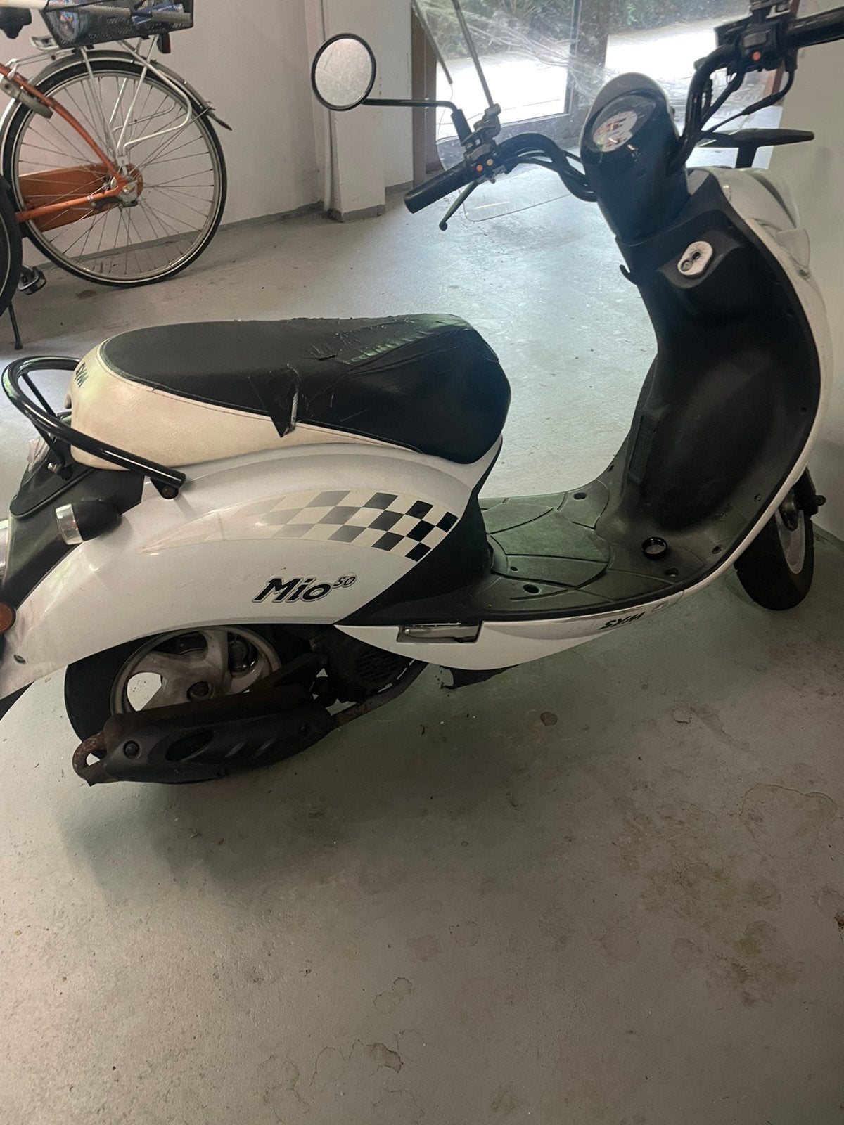 Gratis scooter sym mio, Fietsen en Brommers, Scooters | SYM, Ophalen of Verzenden, Zo goed als nieuw, Benzine, Overige modellen