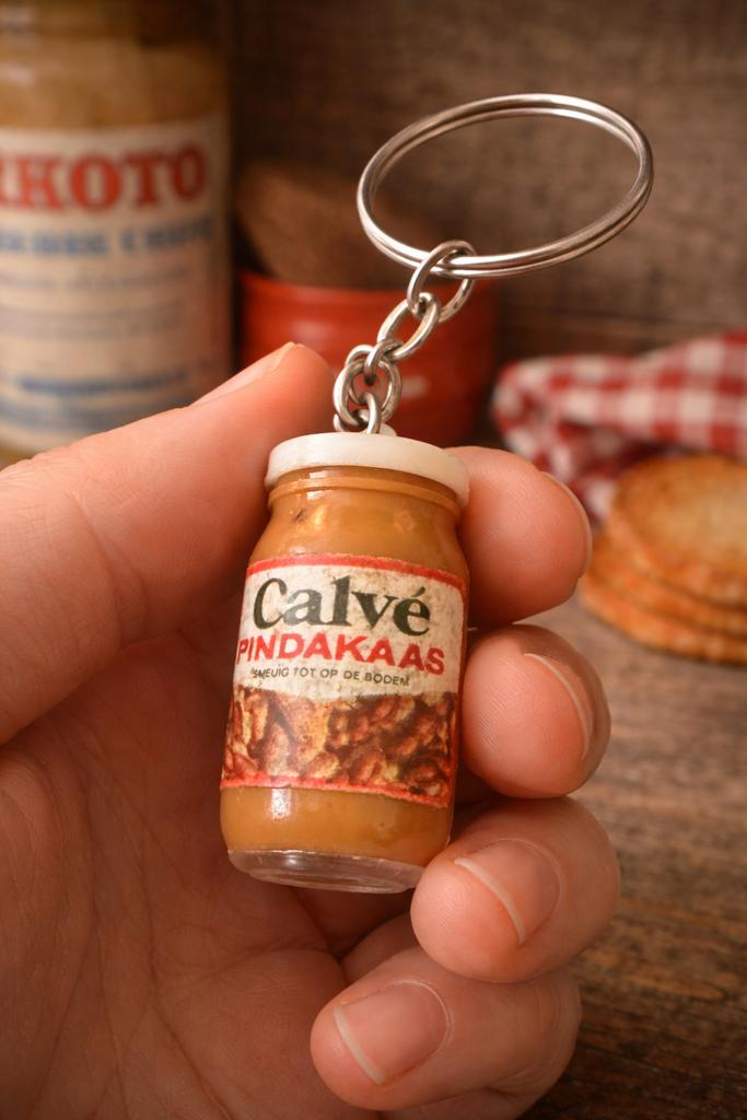 Vintage Calvé pindakaas sleutelhanger- reclame potje (1970), Verzenden, Zo goed als nieuw, Merk