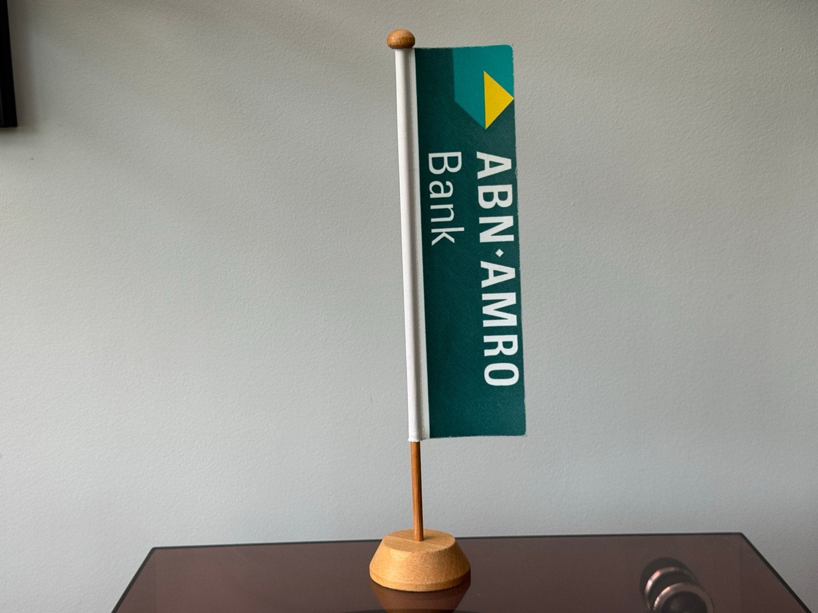 Bureau vlag ABN AMRO Bank, Ophalen, Gebruikt