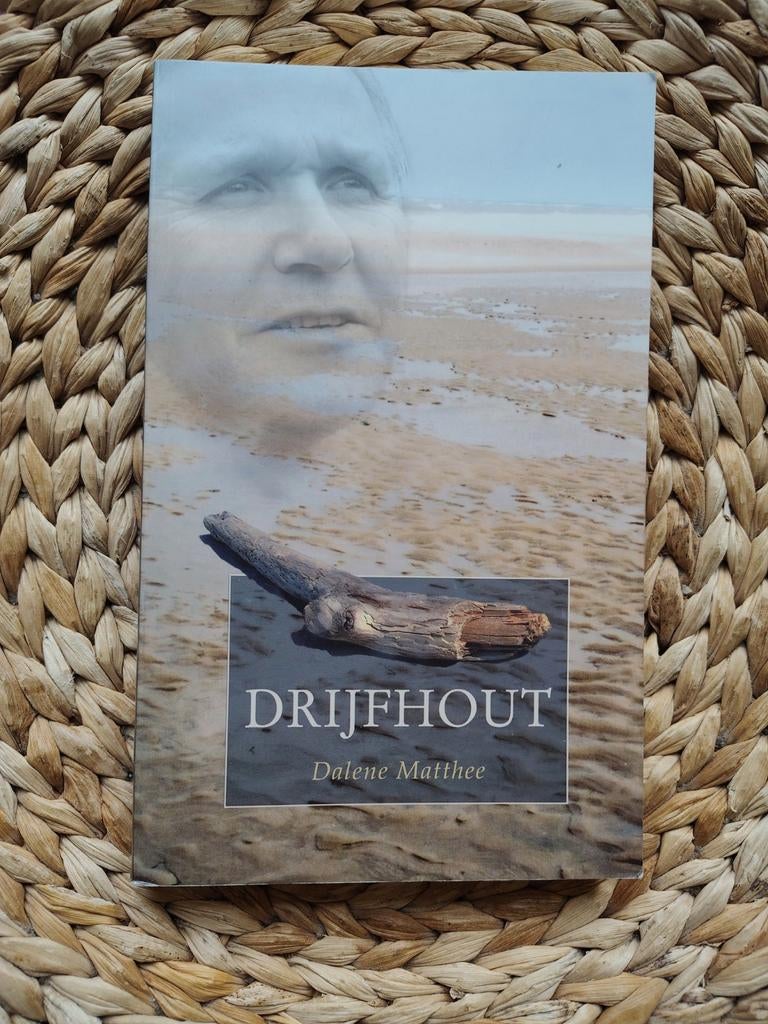 Dalene Matthee - Drijfhout, Ophalen of Verzenden, Zo goed als nieuw