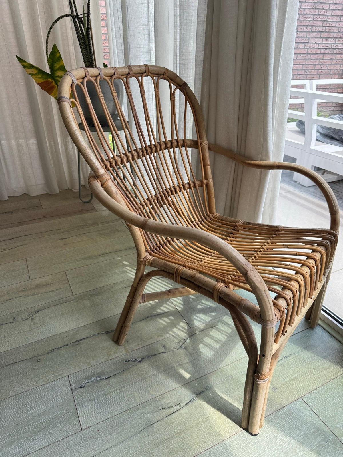 Stijlvolle rieten stoel - Perfect voor binnen, Huis en Inrichting, Stoelen, Ophalen, Bruin, Riet of Rotan, Zo goed als nieuw