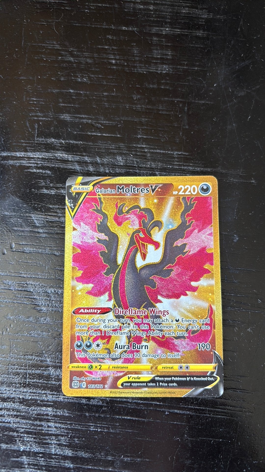 Pokemon kaar Galarian Moltres v brilliant stars, Hobby en Vrije tijd, Ophalen of Verzenden, Zo goed als nieuw