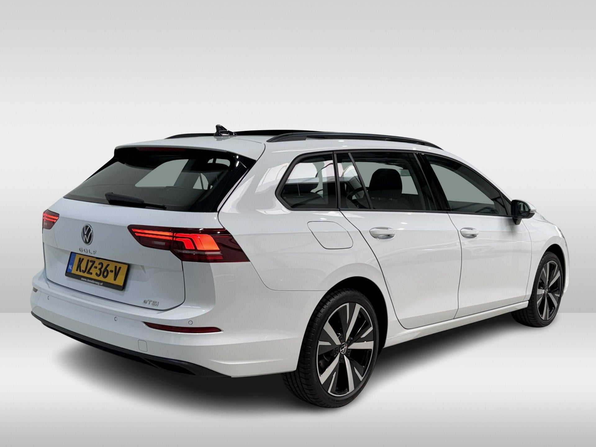 Volkswagen Golf Variant 1.5 eTSI 150pk DSG Style | Pano dak, 4 cilinders, 700 kg, 116 pk, Wit
