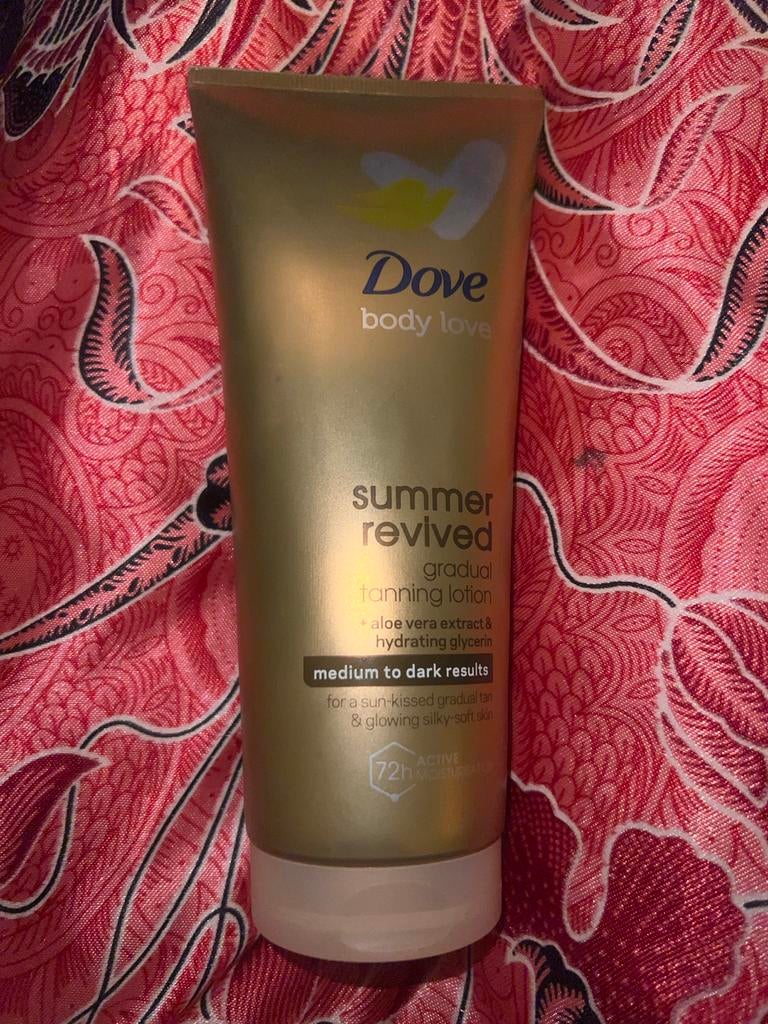 Dove Tanning Body Lotion - Ongebruikt, Ophalen of Verzenden, Nieuw, Gehele gezicht, Verzorging