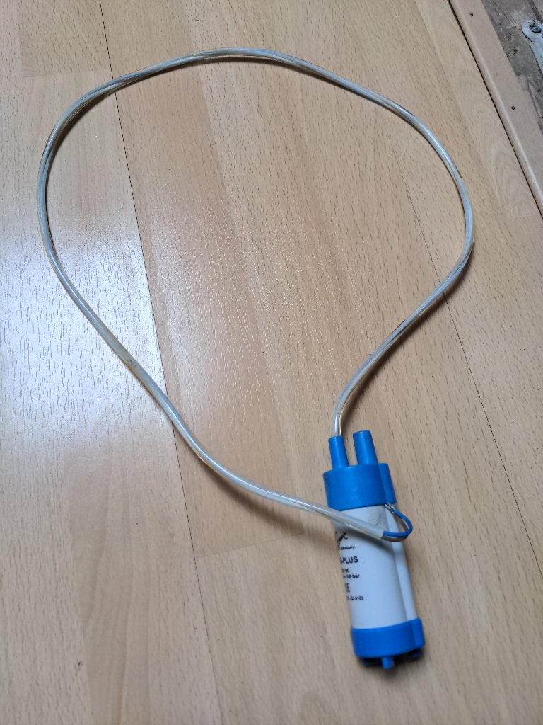 Waterpomp 12v  0,8 bar, Ophalen of Verzenden, Gebruikt