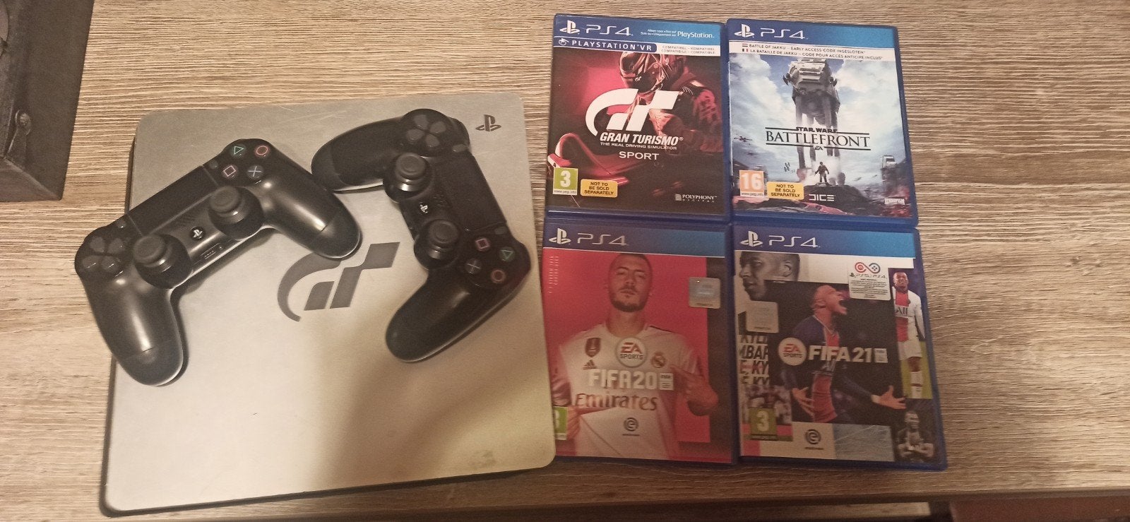 ps4 slim met 2 controllers en gamen 1TB, Ophalen of Verzenden, Zo goed als nieuw, Met 2 controllers, Slim