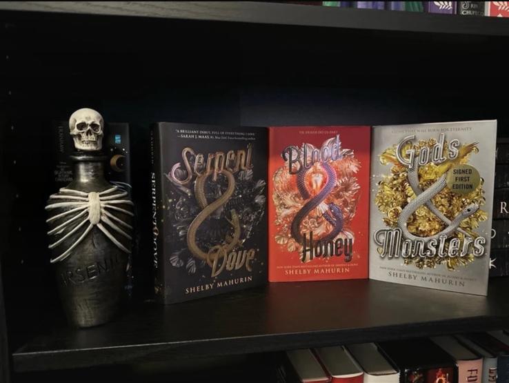 Serpent & dove trilogy hardcover new english, Ophalen of Verzenden, Nieuw