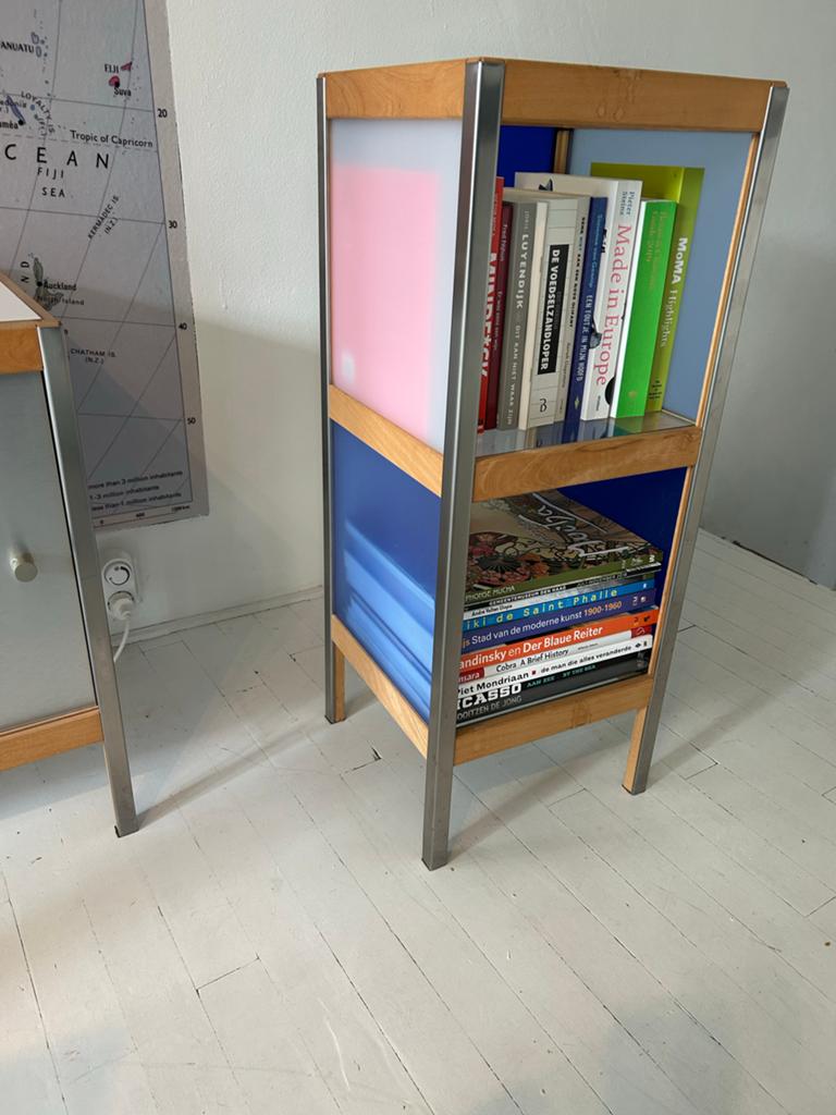 KewLox - Modern Boekenkastje met Kleurrijke Panelen, Ophalen, Met plank(en), Minder dan 50 cm, 100 tot 150 cm
