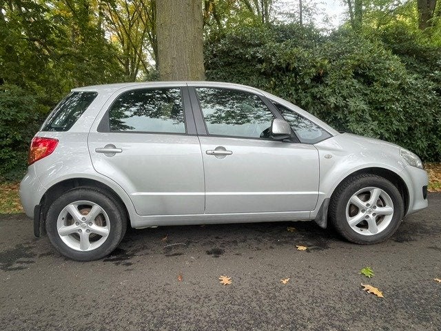 Suzuki SX4 1.6 Exclusive, Voorwielaandrijving, Gebruikt, Zwart, 4 cilinders