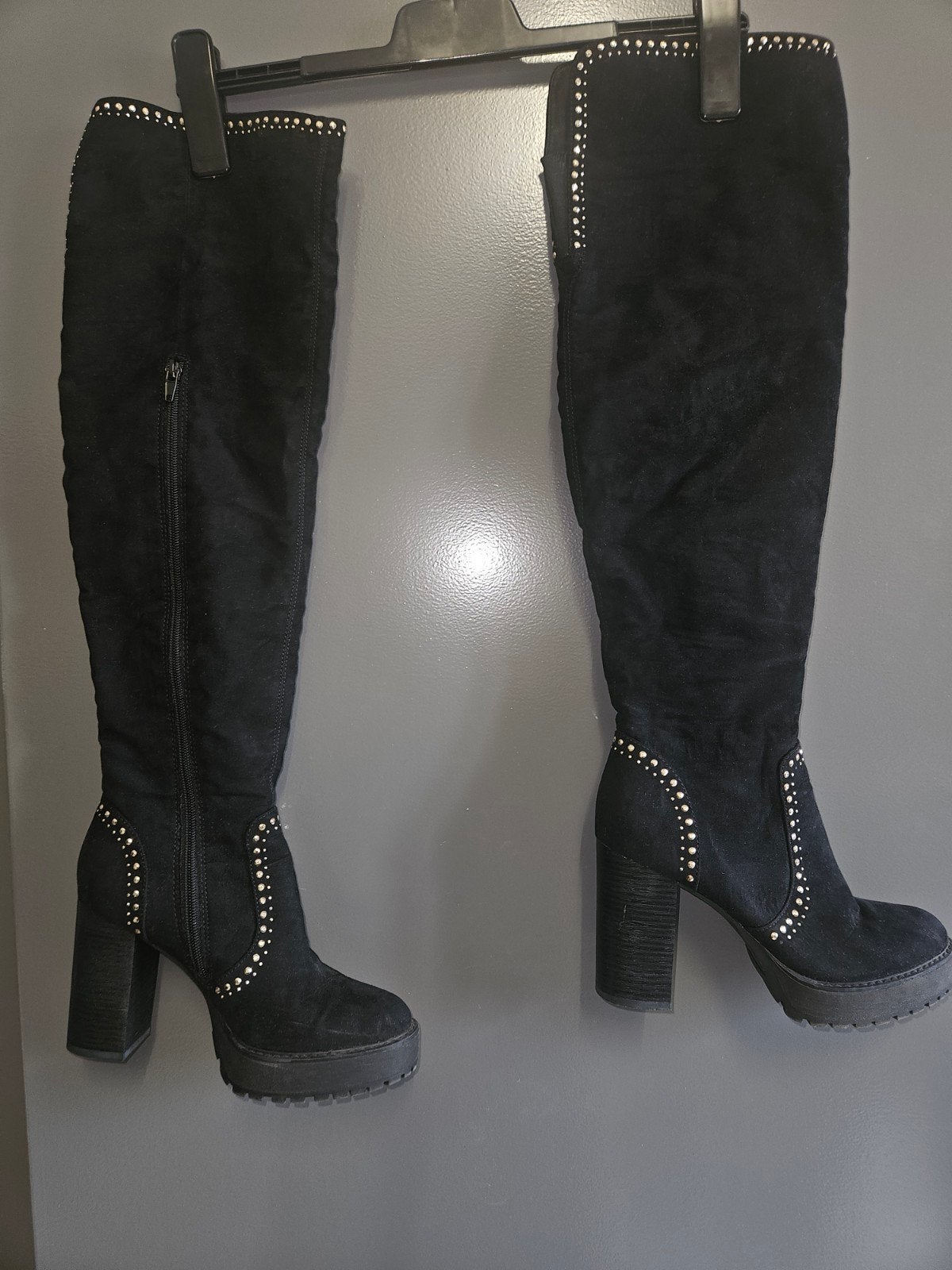 Zwarte suède overknee laarzen met studs, Ophalen of Verzenden, Gedragen, Zwart, Hoge laarzen