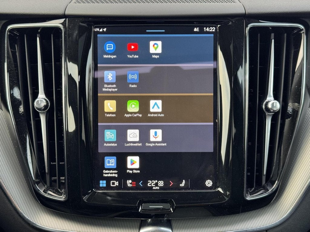Volvo XC60 T6 Plug-in hybrid AWD Plus Dark | Pano dak | 360, Auto's, Volvo, Automaat, Gebruikt, 4 cilinders, 1969 cc