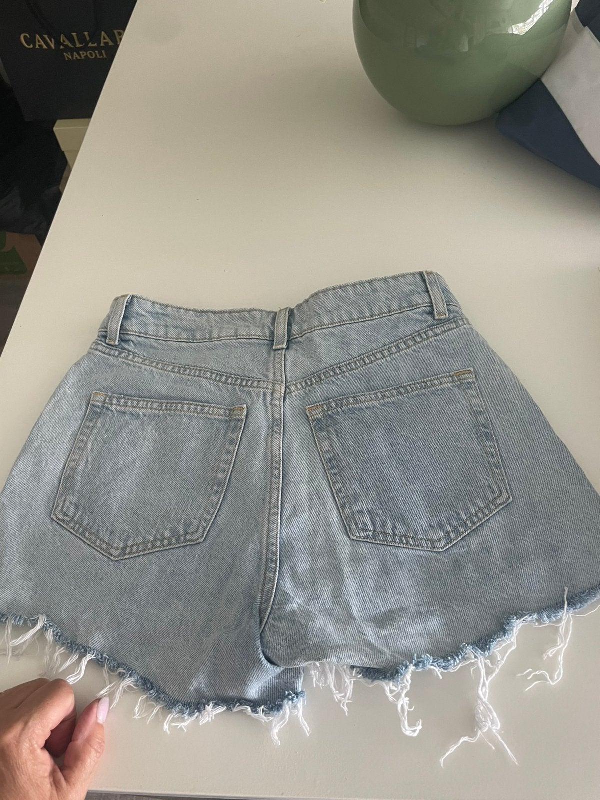 Korte spijkerbroekjes, Ophalen of Verzenden, Zo goed als nieuw, Blauw, Boven de knie