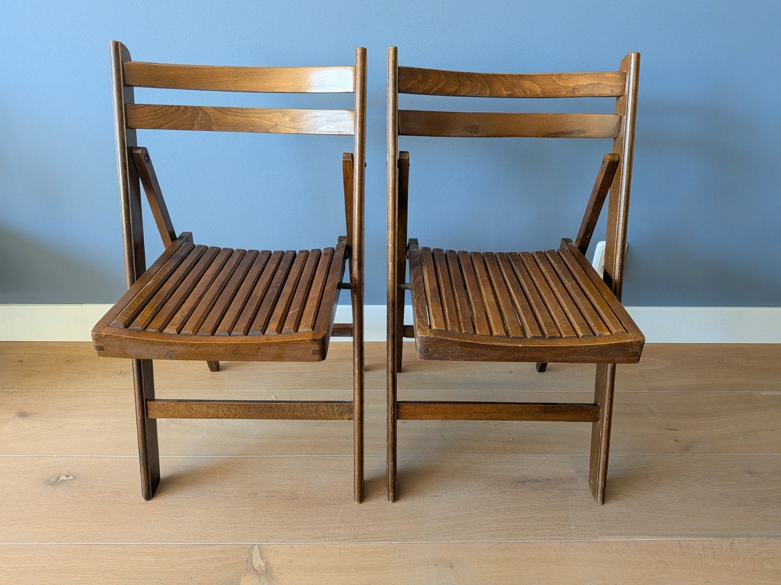 Vintage massief houten klapstoelen (2 stuks), Antiek en Kunst, Ophalen