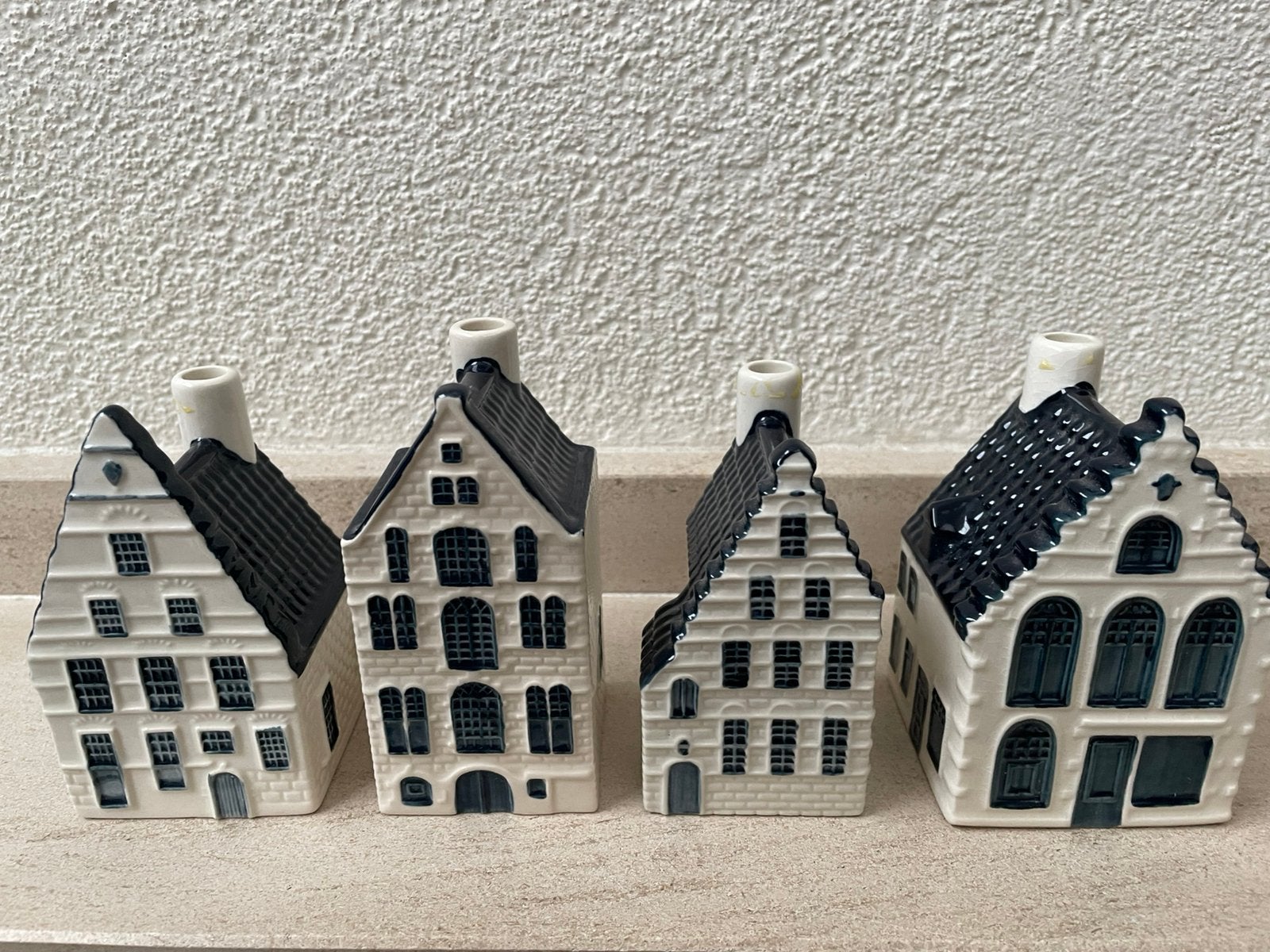 KLM huisjes nummer 35, 37, 44, 49., Ophalen of Verzenden
