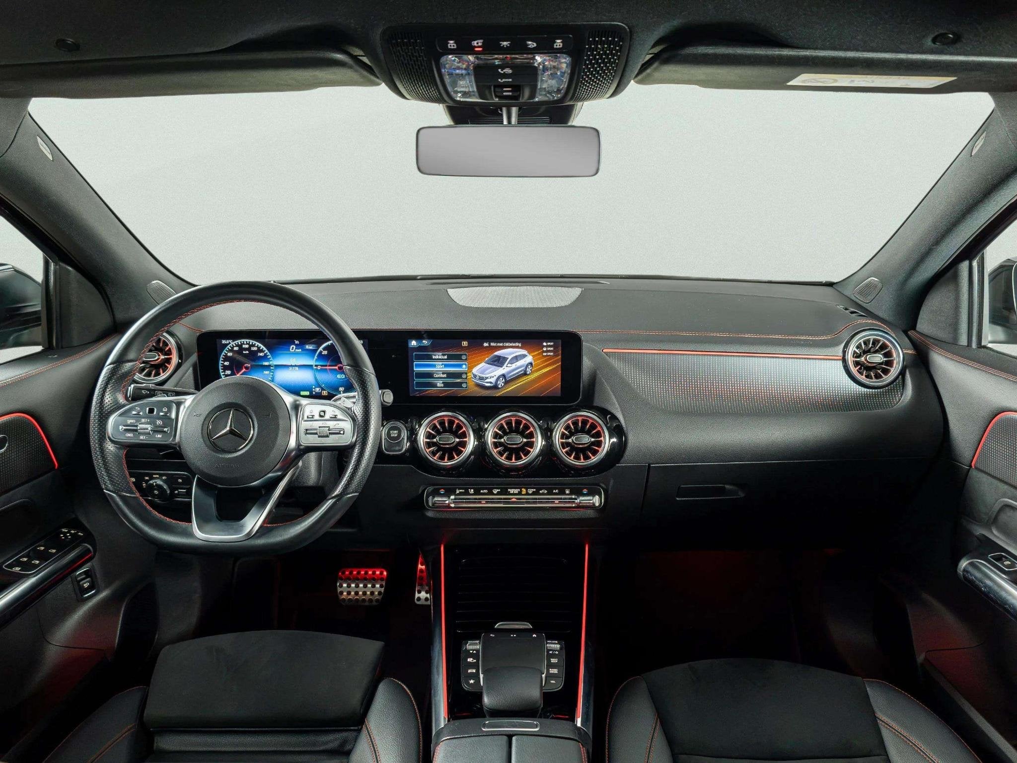 Mercedes-Benz EQA 250 Business Solution AMG 67 kWh | Panoram, Auto's, Gebruikt, 190 pk, Zwart, SUV of Terreinwagen