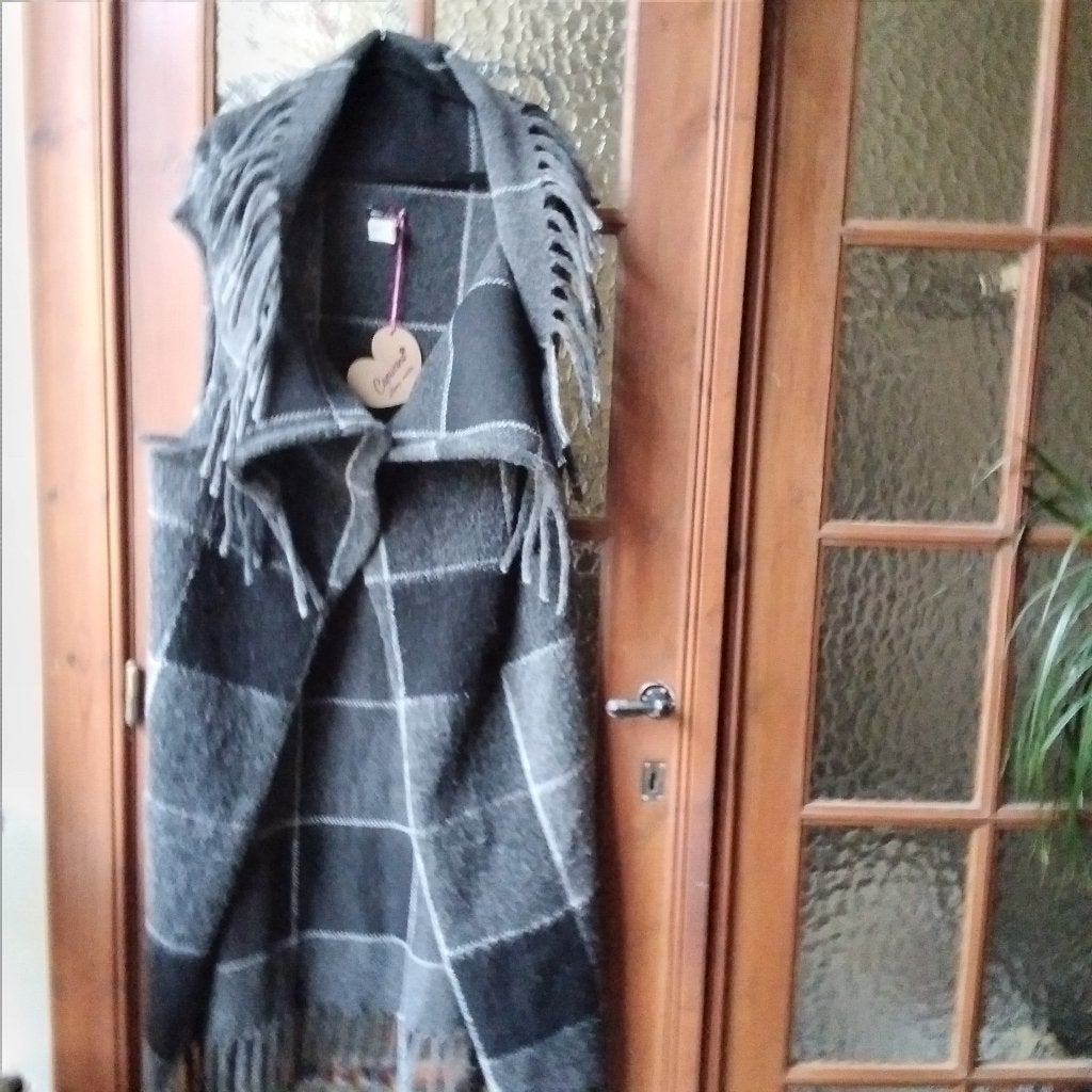Leuke poncho. Made in Italy. Nieuw!!!, Poncho, Verzenden, Nieuw, Maat 46/48 (XL) of groter