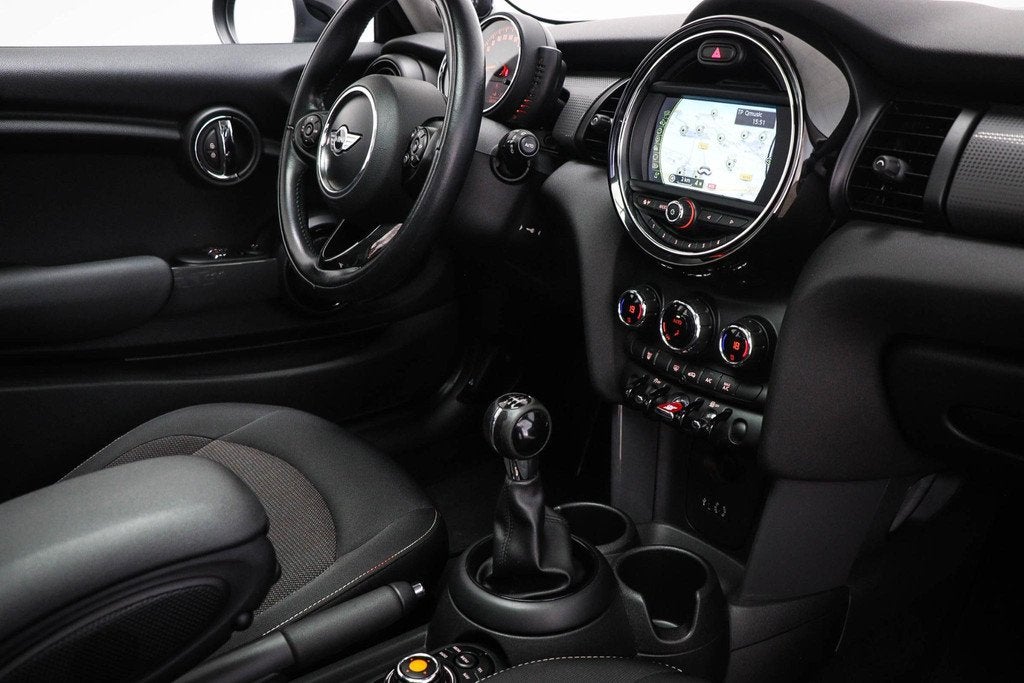 MINI 3-Deurs 1.5 Cooper Serious Business | PANORAMADAK | HAR, Gebruikt, 4 stoelen, 49 €/maand, Origineel Nederlands