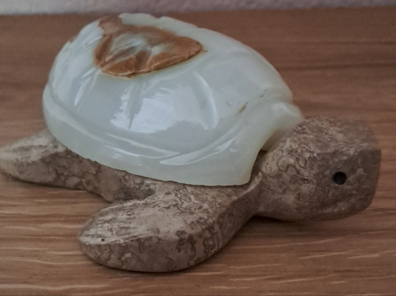 Decoratieve schildpad van steen en onyx. Edelsteen, Ophalen of Verzenden, Beeldje of Figuurtje