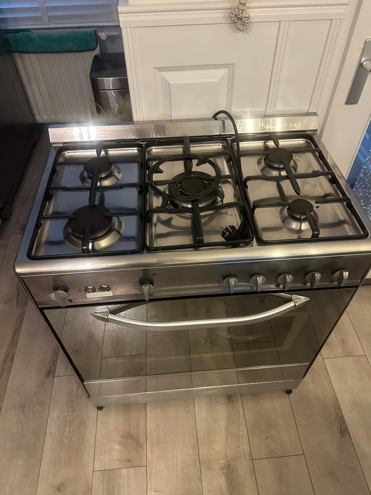 Bestron Fornuis met gasbranders en defecte elektrische oven, Witgoed en Apparatuur, 60 cm of meer, Gas, Niet werkend, Vrijstaand
