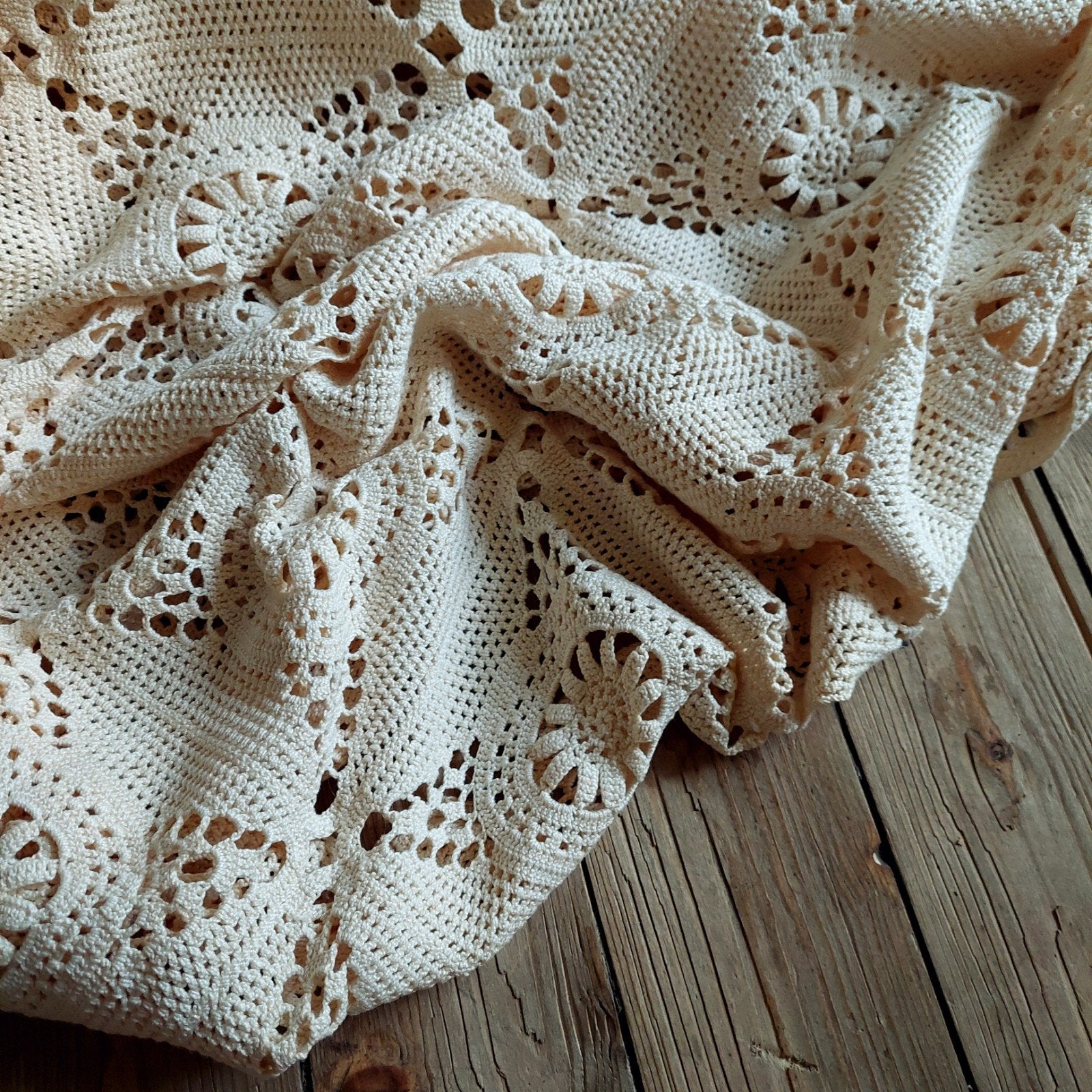 Prachtige grote vintage gehaakte sprei / deken 245 x 230 cm, Huis en Inrichting, ., Beige, Overige typen, Tweepersoons