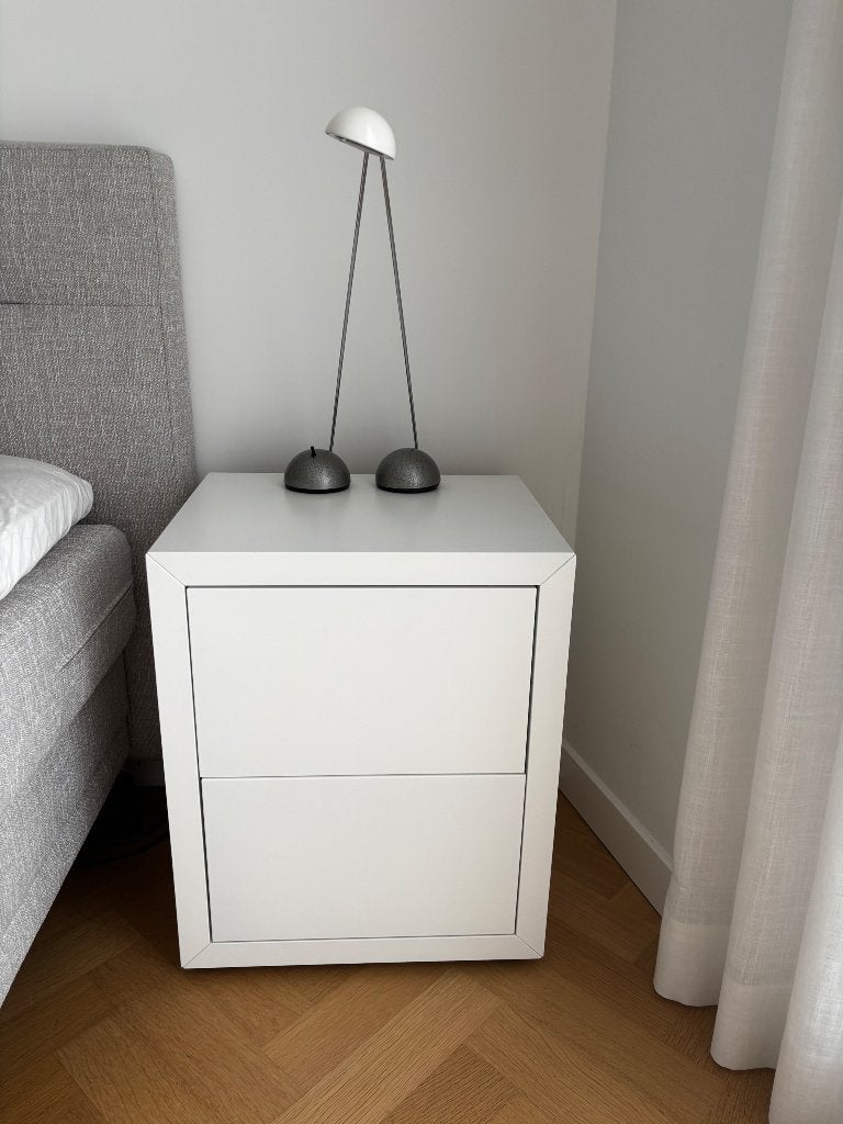 2 witte nachtkastjes met laden, Huis en Inrichting, Slaapkamer | Nachtkastjes, Ophalen, Zo goed als nieuw, Minder dan 45 cm, 55 tot 70 cm