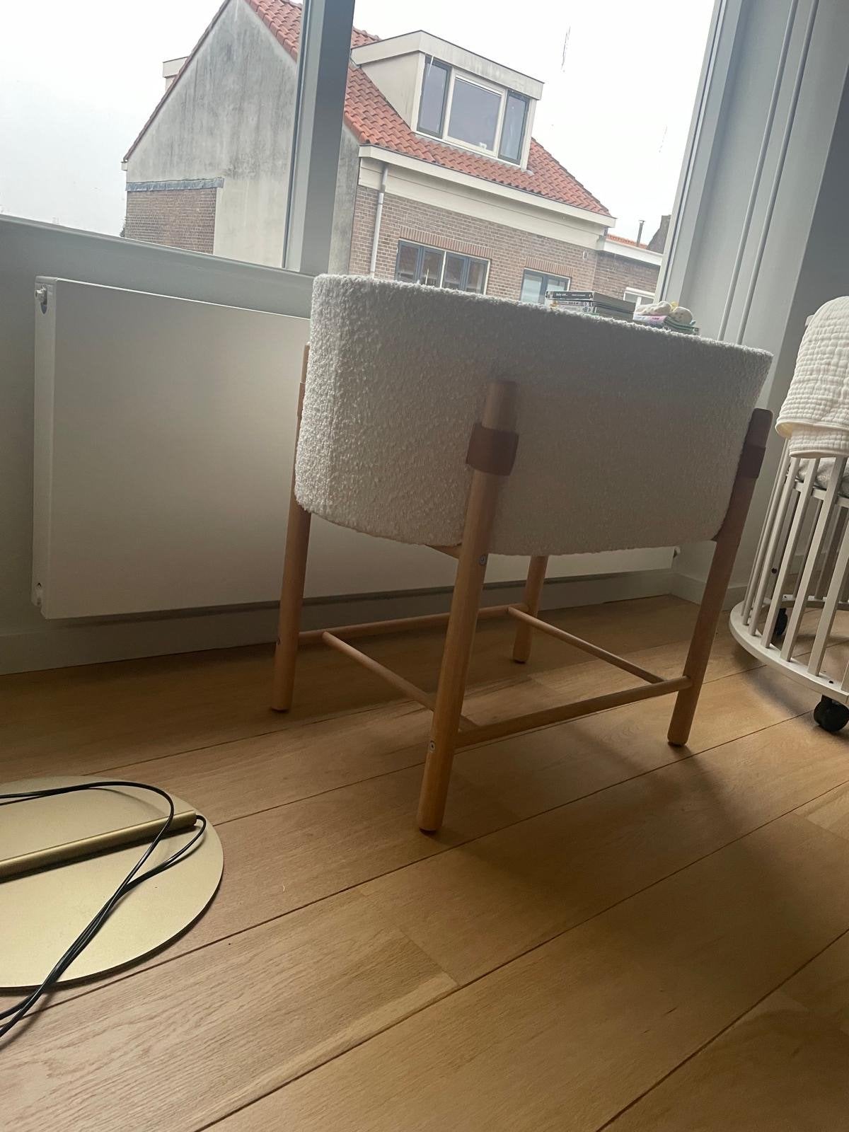 Stijlvolle Teddy Wieg/Co-sleeper met Houten Onderstel, Kinderen en Baby's, Babywiegjes en Ledikanten, Ophalen, Zo goed als nieuw