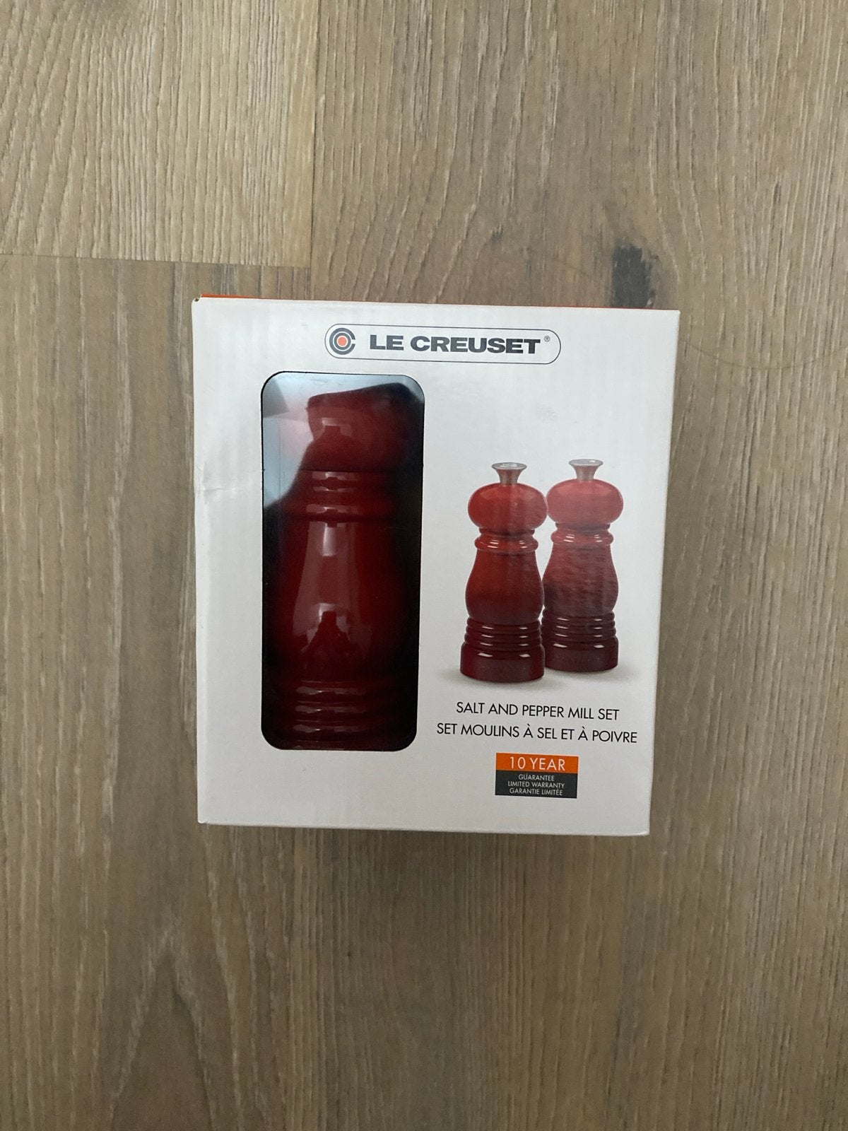 Le Creuset Peper- en Zoutmolen Set - Kersenrood, Le Creuset, Overige typen, Nieuw, Ophalen of Verzenden