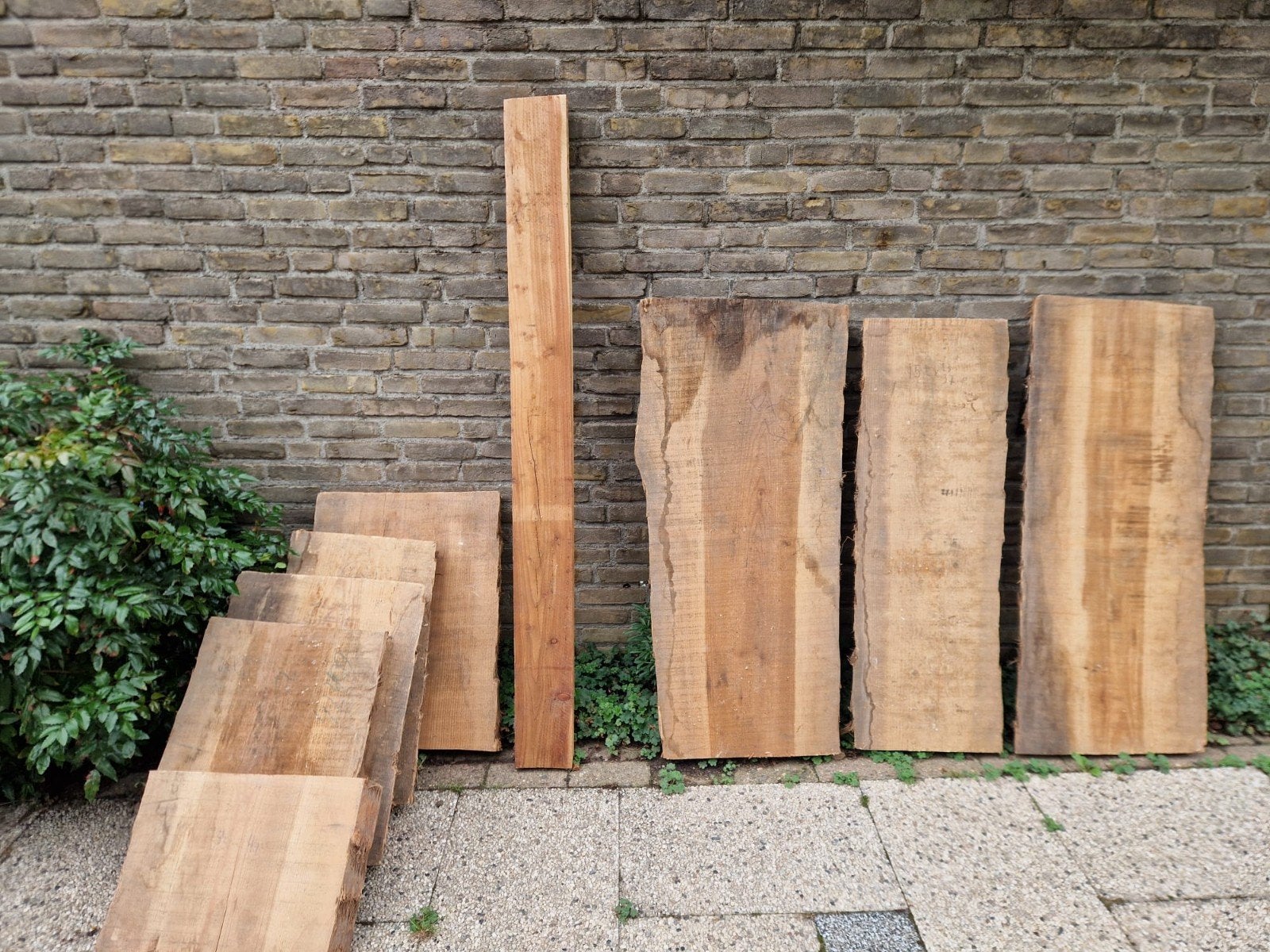 Partij massief houten planken, grenen/vurenhout, Doe-het-zelf en Verbouw, Ophalen, Grenen, Zo goed als nieuw, Plank