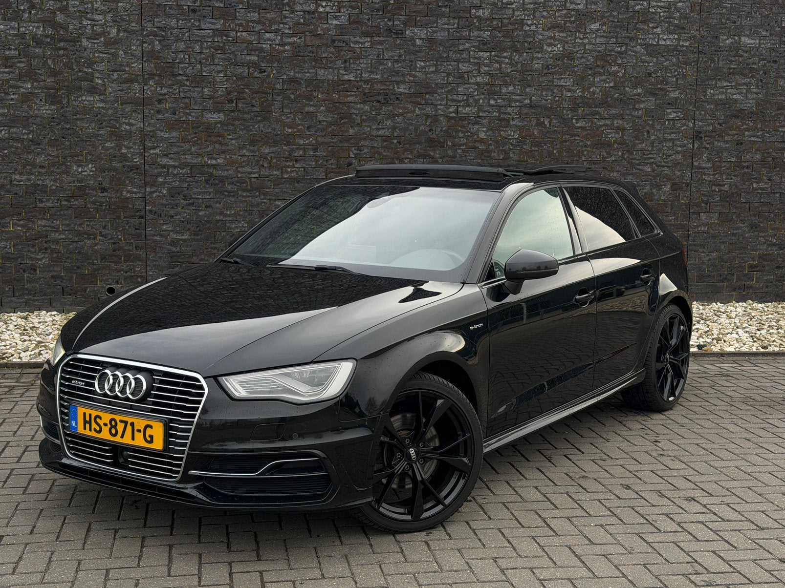 Audi A3 1.4 Tfsi E-tron S Tronic 2015 Zwart | S-Line | Pano, 4 cilinders, Leder en Stof, Zwart, Hybride Elektrisch/Benzine