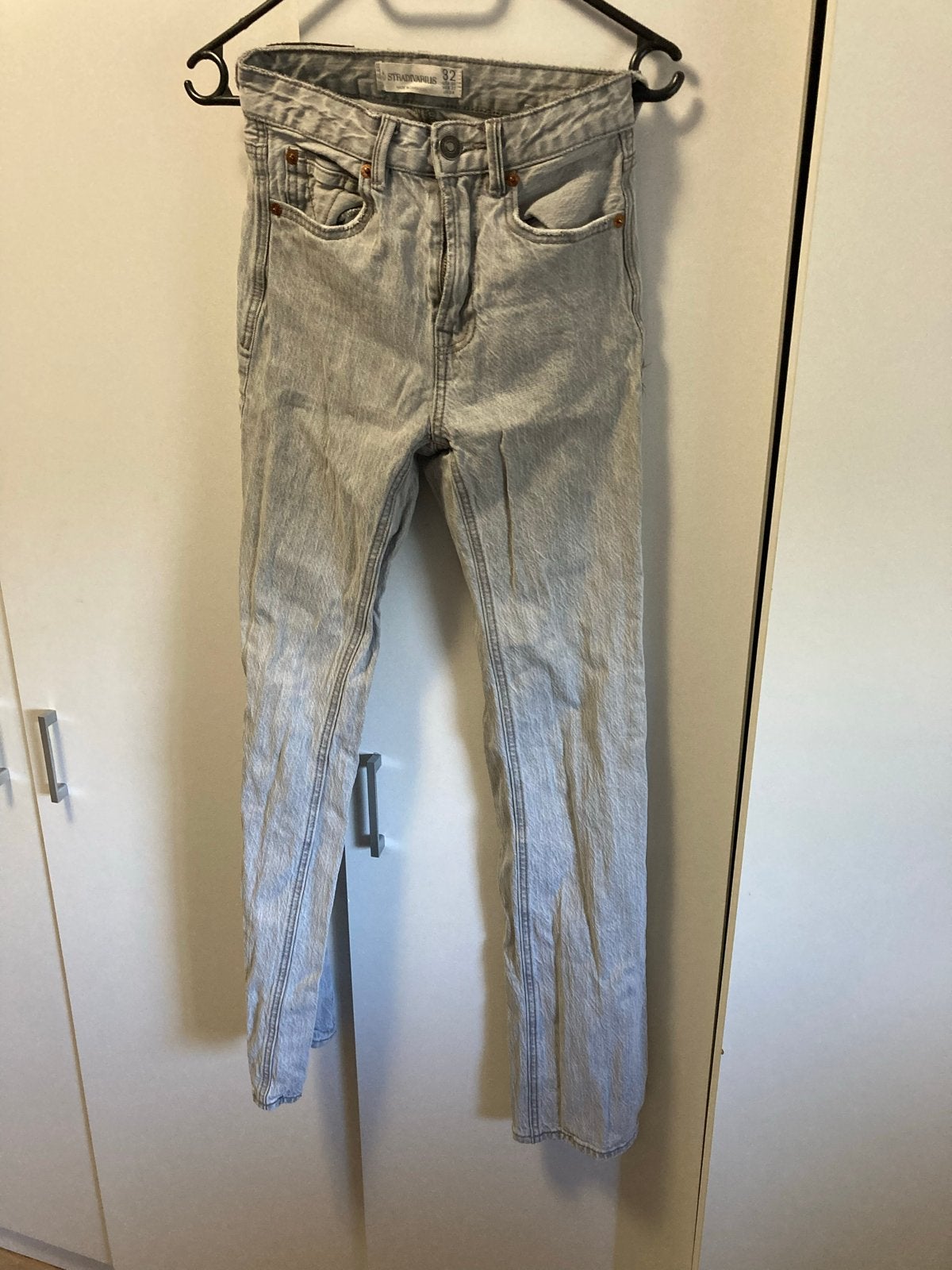 Stradivarius grijze jeans - Maat 32 (W27/34), Ophalen of Verzenden, Zo goed als nieuw, Grijs, W27 (confectie 34) of kleiner