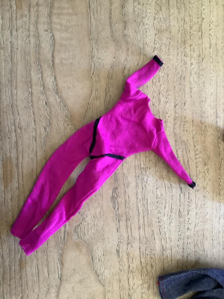 Barbie suit, Ophalen of Verzenden, Zo goed als nieuw, Kleertjes
