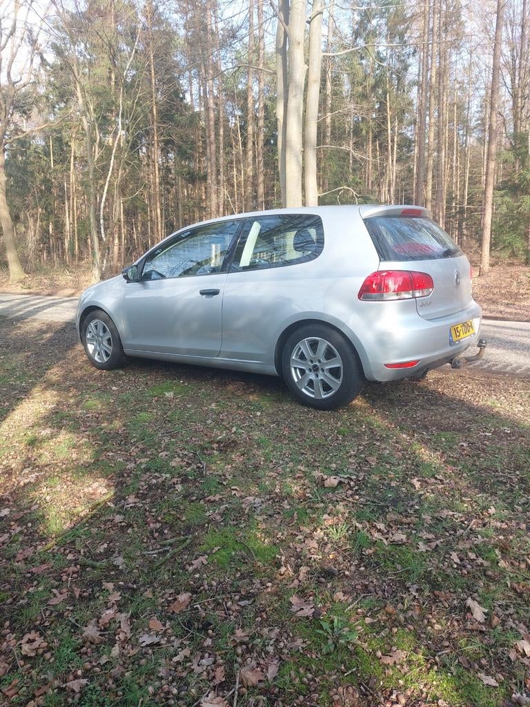 Volkswagen Golf 1.6 TDI 77KW 2012 Grijs, Auto's, Voorwielaandrijving, 4 cilinders, Origineel Nederlands, 24 km/l