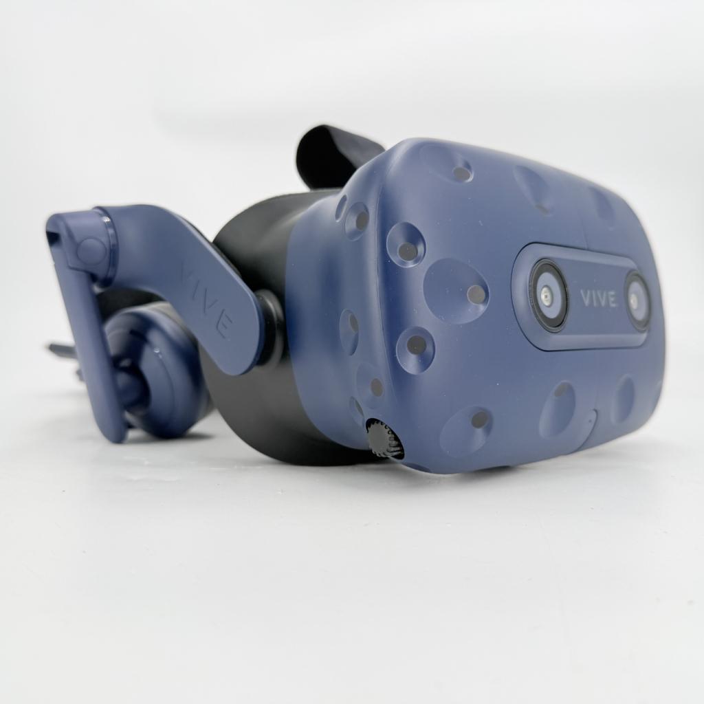 HTC Vive Pro (Full Kit) VR Bril - Compleet in PELI Koffer, Flex Ltd., Zo goed als nieuw, https://flex.com/contact-us, Nobelstraat 10, 5807 GA Oostrum LB, Limburg, Nederland