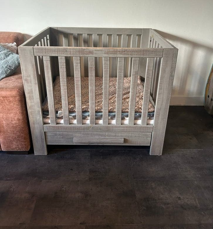 Stevige Box met Matras, Boxkleden en Lade - 3 Hoogtestanden, Ophalen, Gebruikt, Rechthoekig, In hoogte verstelbaar